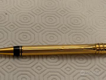 Penna a sfera Parker Duofold.