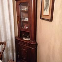 Piccola credenza ad angolo