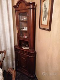 Piccola credenza ad angolo