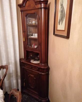 Piccola credenza ad angolo