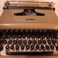 Macchina da scrivere lettera22 Olivetti 