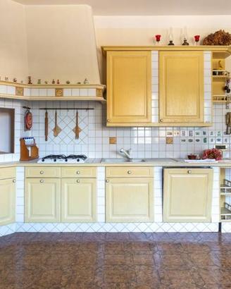 Villa di 180 m² con più di 5 locali e box auto dop