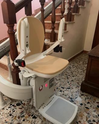 Montascale per Anziani, Elettrico, a Poltroncina