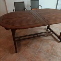 tavolo e sedie in legno 