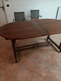 tavolo e sedie in legno 