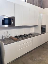 Cucina NUOVA completa di elettrodom., di mostra
