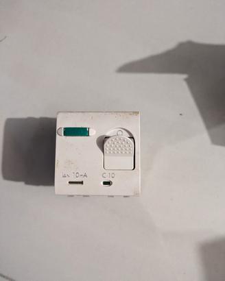 interruttore protezione c10 Bticino livinglight