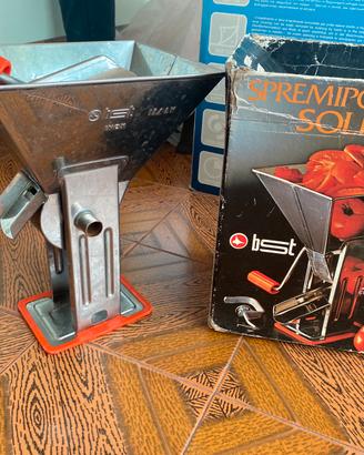 Macina pomodoro per conserve