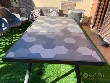tavolo piastrellato 