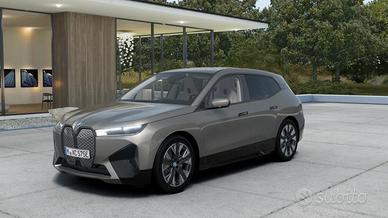 BMW iX xdrive40 pacchetto sportivo