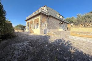 VILLA SINGOLA A GENZANO DI ROMA