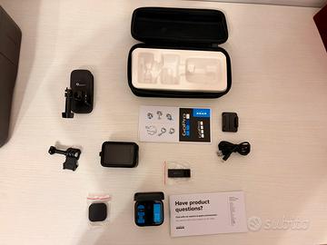 GoPro hero 10 Black + Accessori e custodia.