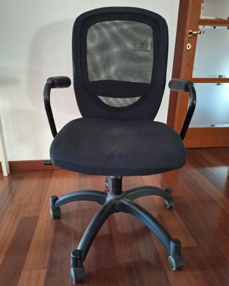 Sedia da ufficio ergonomica e girevole 