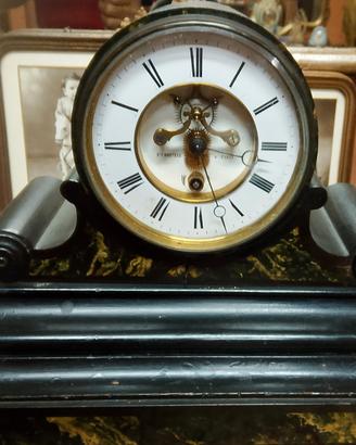 Orologio antico da tavolo. 