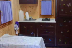 casetta in legno da campeggio 