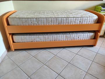 letto a castello scorrevole più materassi nuovissi