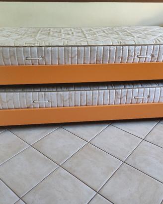 letto a castello scorrevole più materassi nuovissi