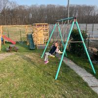 Altalena per bambini con struttura in ferro