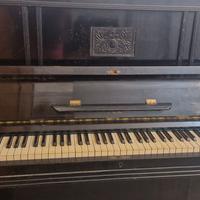 pianoforte a muro