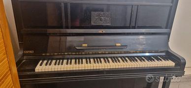 pianoforte a muro