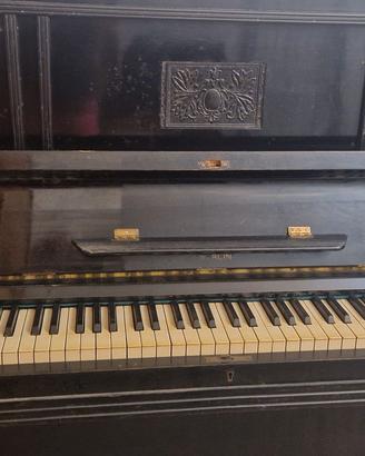 pianoforte a muro