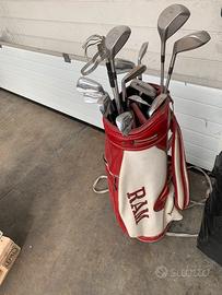 Mazze da golf con porta mazze in pelle