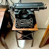 Macchina da scrivere Olivetti M40 - carrello lungo