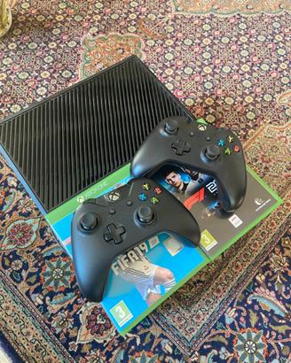 Xbox One 1TB con 2 controller + 2 giochi originali