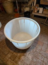 2 grandi contenitori per vino - vasche in plastica