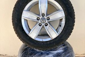Treno gomme Pirelli e cerchi Volkswagen Polo