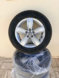Treno gomme Pirelli e cerchi Volkswagen Polo