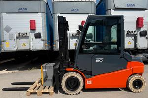 Carrello elevatore elettrico 4 ruote Toyota 8FBMT5
