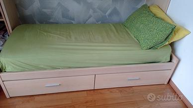 Letto con cassetti contenitori