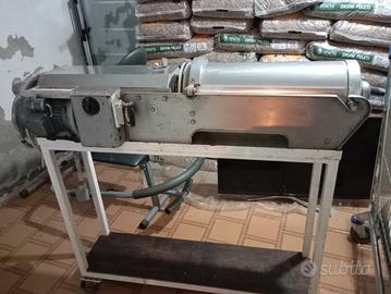 Insaccatrice elettrica per salami