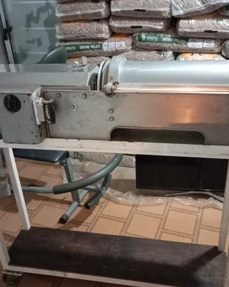 Insaccatrice elettrica per salami