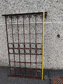 Barriera antica in ferro