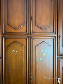 Armadio in legno massiccio