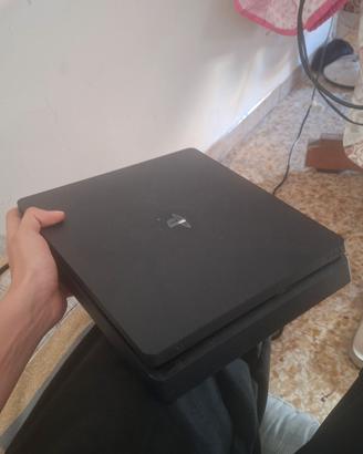 PS4 500GB + 2 Controller + 2 Giochi (GTA V e Days
