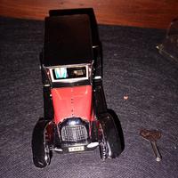 modellino giocattolo latta