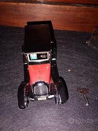 modellino giocattolo latta