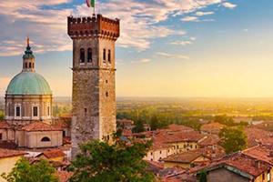 AMPIA METRATURA e immerso nel verde Rustico a Lona