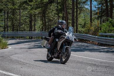 moto morini x-cape 649 grigia + kit tre borse