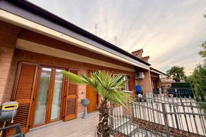 Villa di 201 m² con più di 5 locali e box auto dop