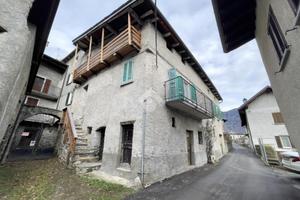 CASA SEMINDIPENDENTE A BIANZONE