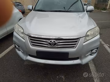 Toyota RAV 4 crossover