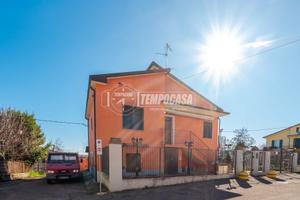 RIF:CV265 - Casa singola con due appartamenti sepa