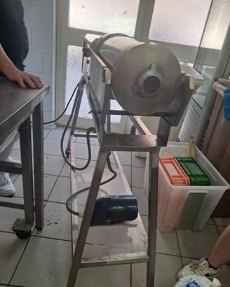 insaccatrice elettrica professionale 