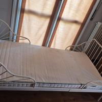 Lettino per bambini, con  materasso.