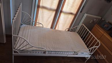 Lettino per bambini, con  materasso.