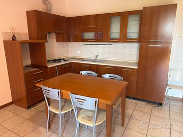 Cucina e tavolo